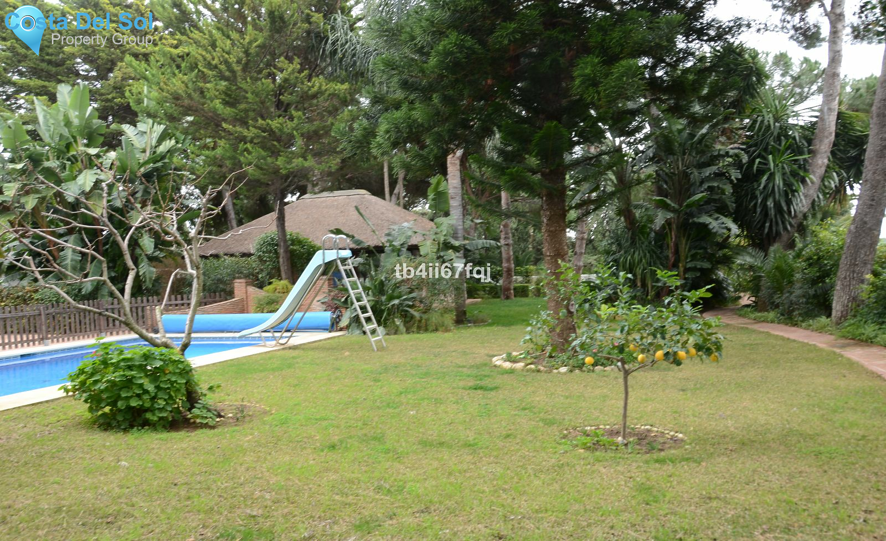 Detached Villa in Hacienda Las Chapas-1224003