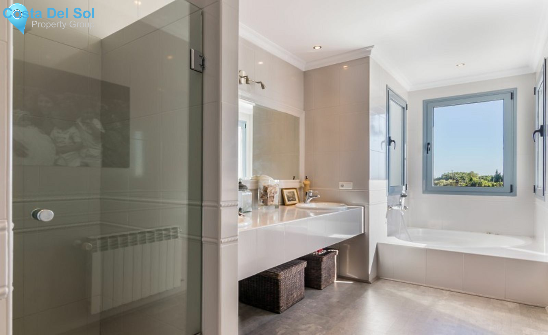 Detached Villa in Hacienda Las Chapas-1450013