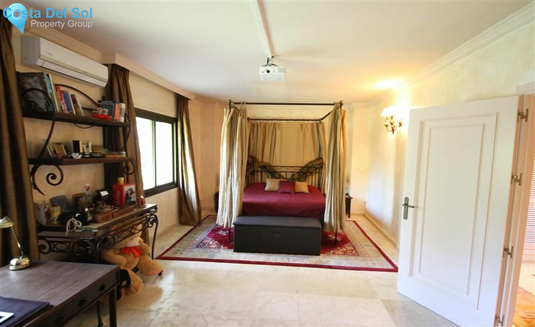 Detached Villa in Los Monteros-1172982