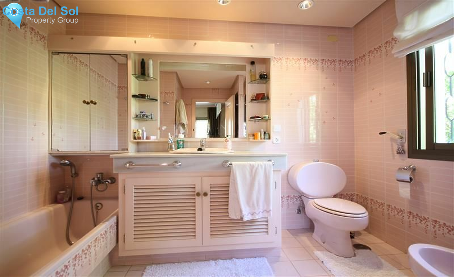 Detached Villa in Los Monteros-1172983
