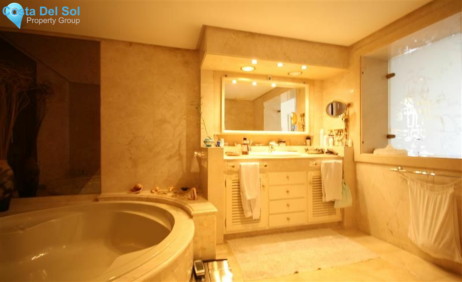 Detached Villa in Los Monteros-1172987