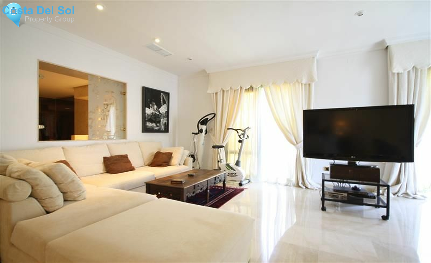 Detached Villa in Los Monteros-1172970
