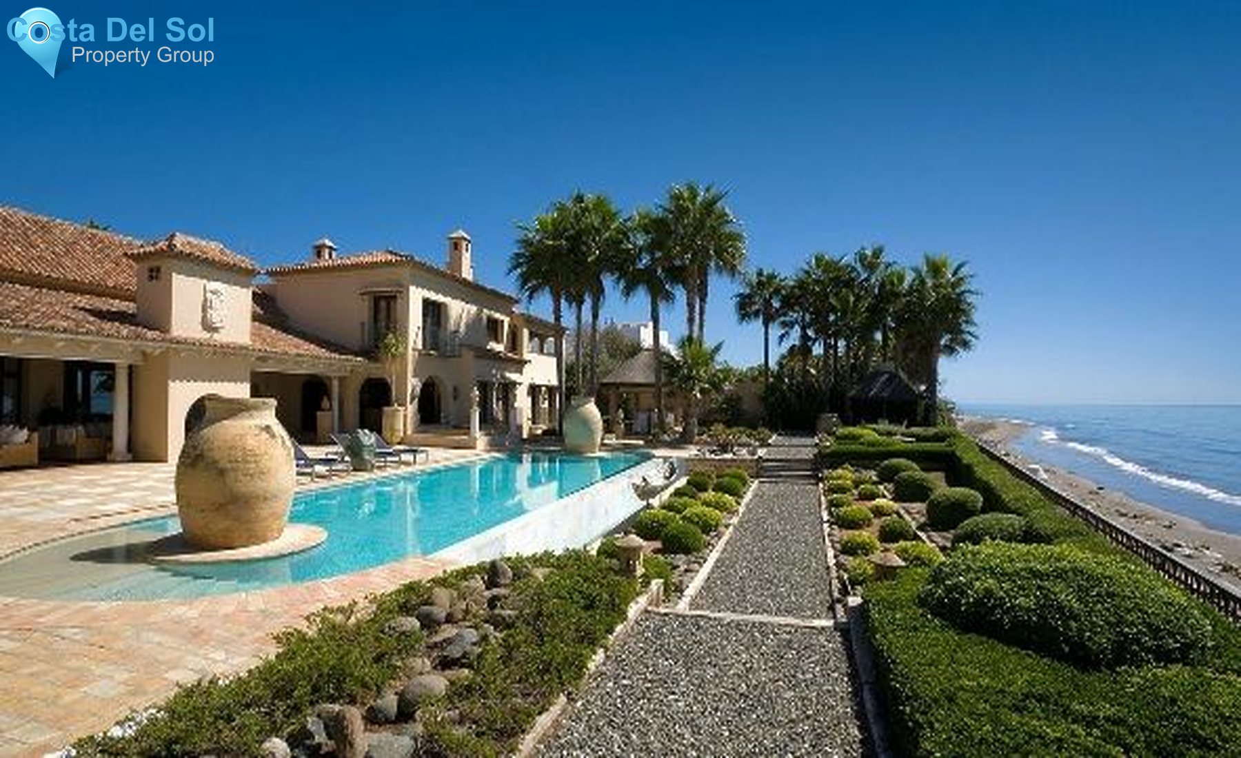 Detached Villa in Los Monteros