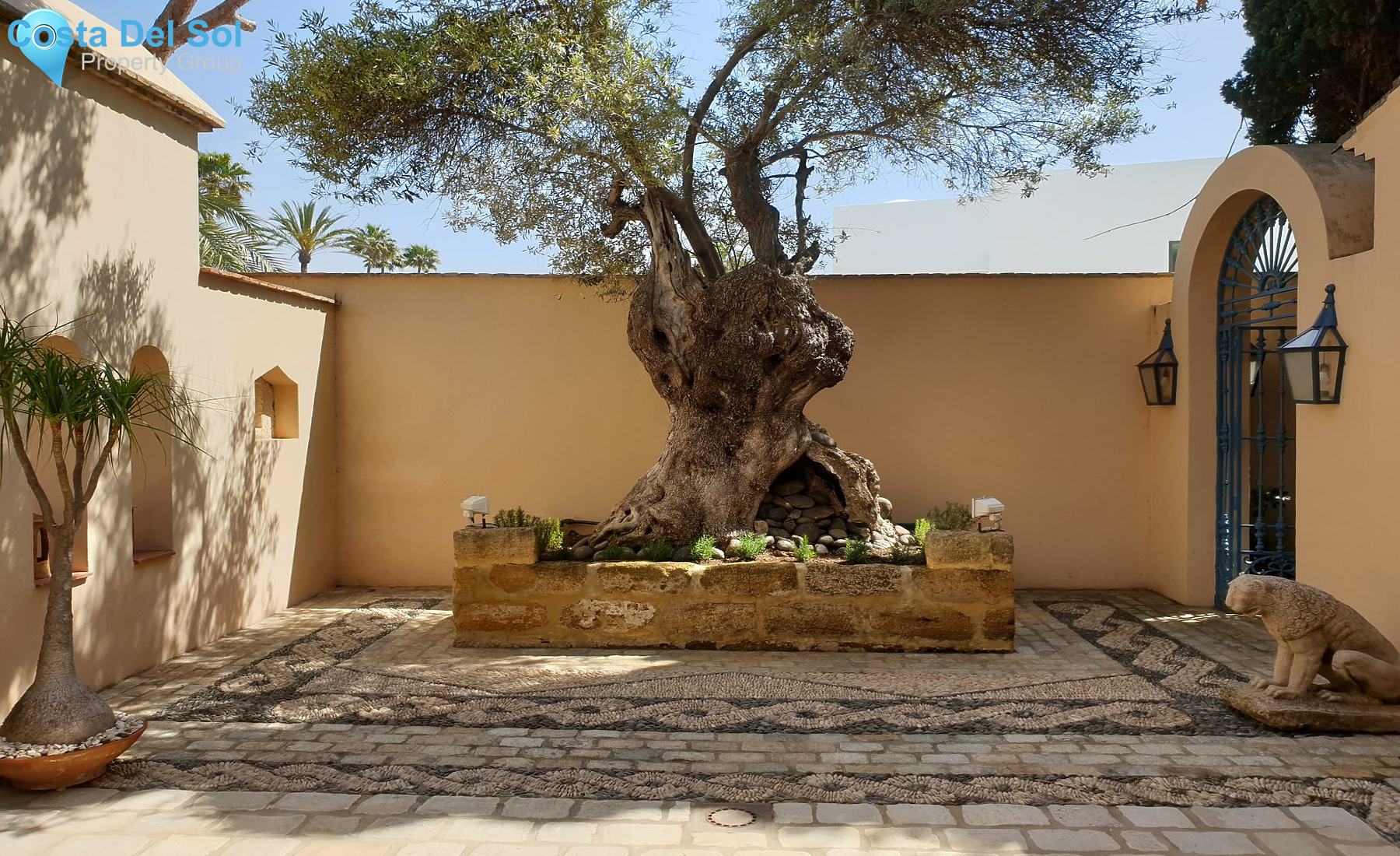 Detached Villa in Los Monteros-1429768