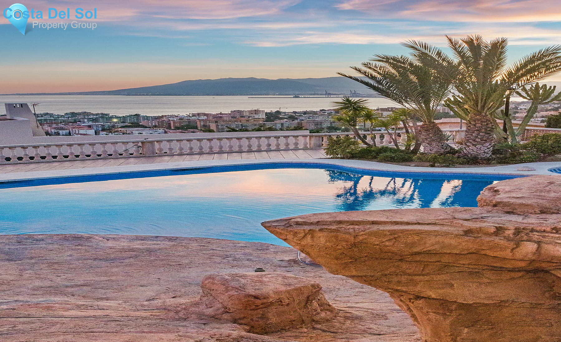 Detached Villa in Málaga Este-1215386