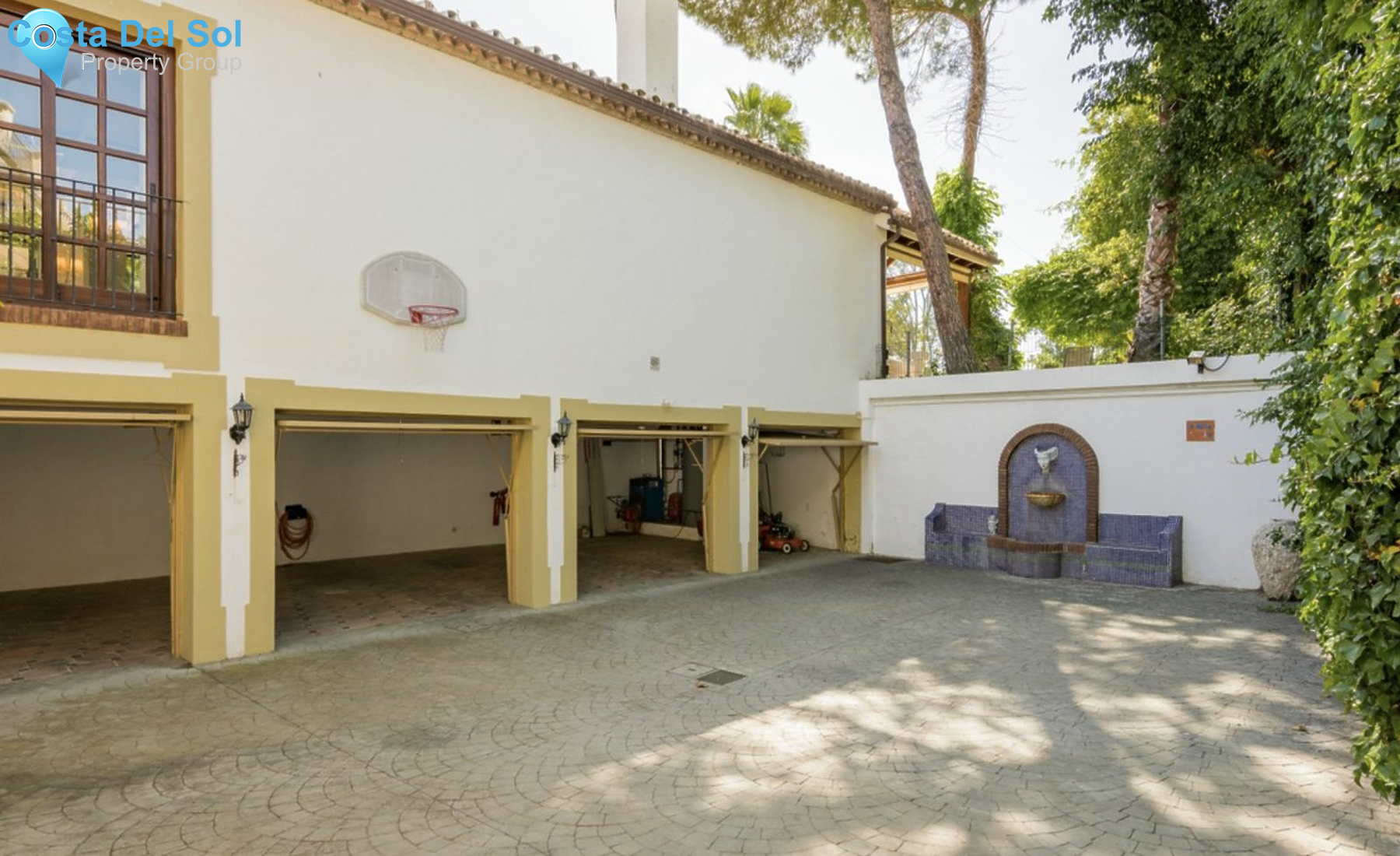 Detached Villa in Nueva Andalucía-1148144
