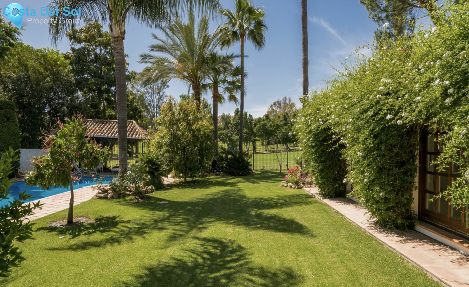 Detached Villa in Nueva Andalucía-1148147