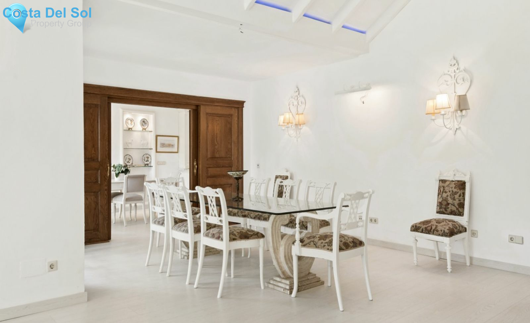 Detached Villa in Nueva Andalucía-1148135
