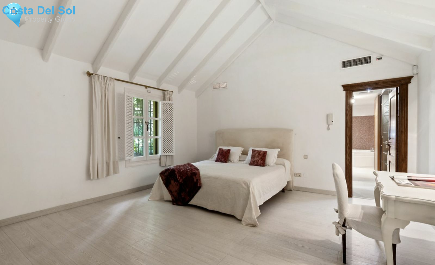 Detached Villa in Nueva Andalucía-1148137