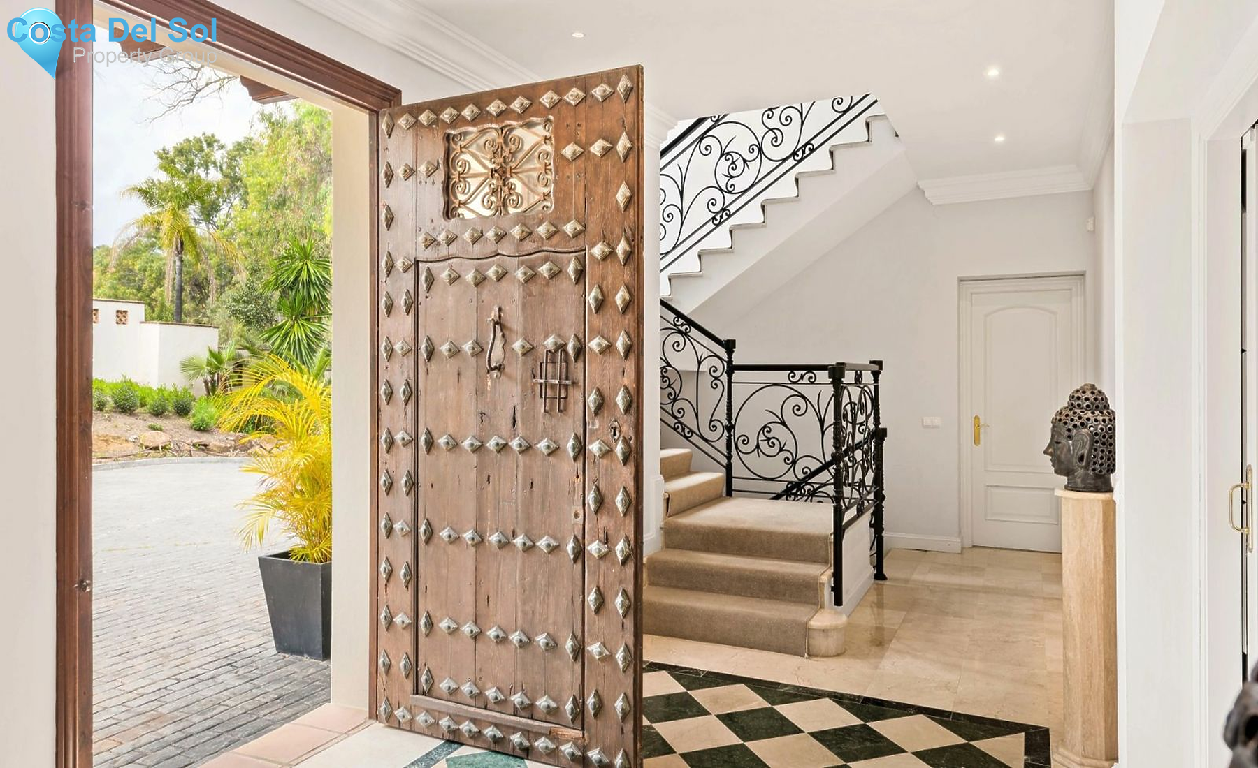 Detached Villa in Nueva Andalucía-1170593