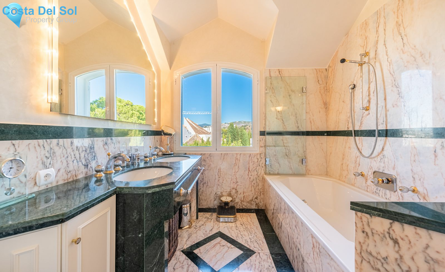 Detached Villa in Nueva Andalucía-1174200
