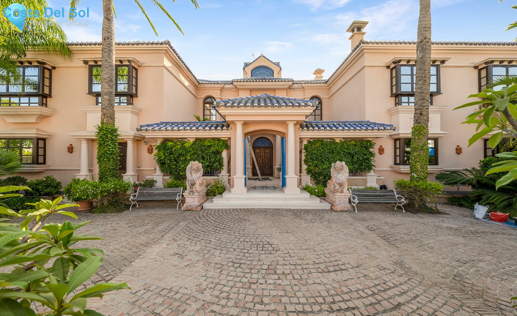 Detached Villa in Nueva Andalucía