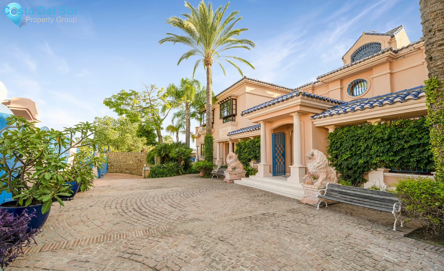 Detached Villa in Nueva Andalucía-1218779