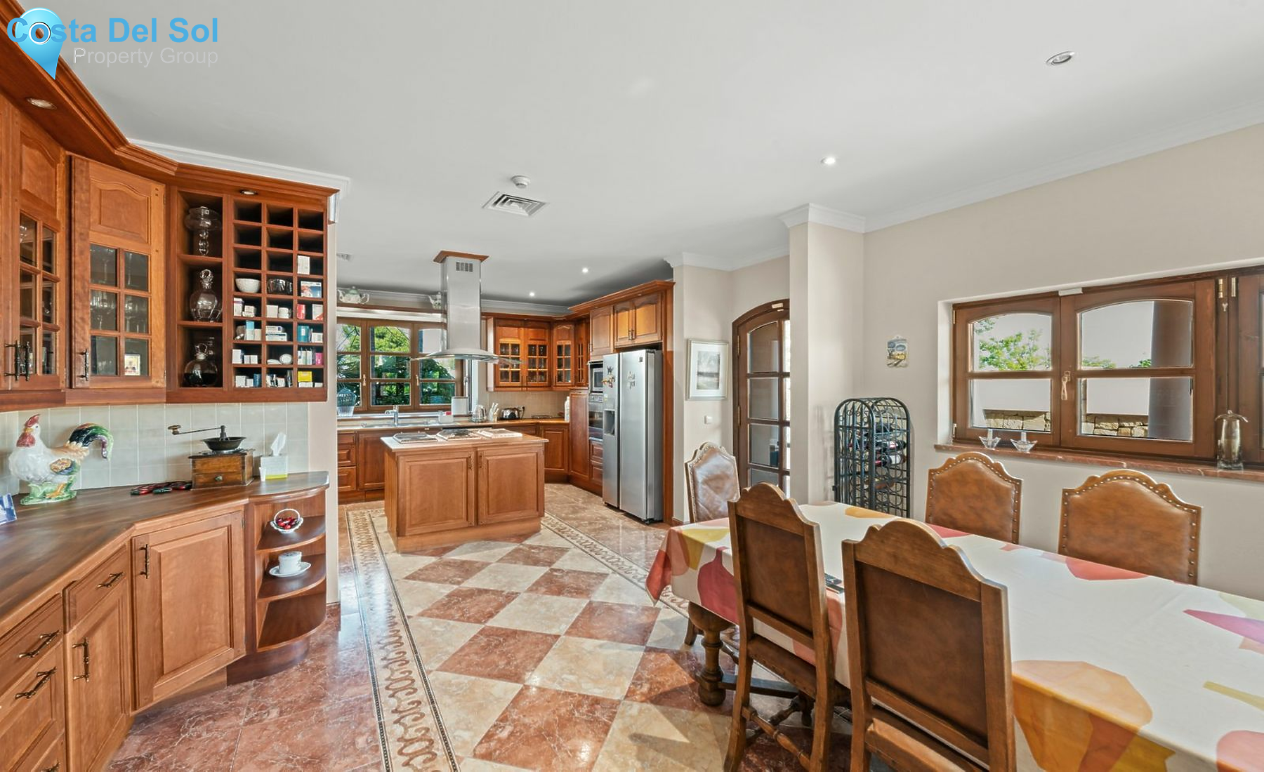 Detached Villa in Nueva Andalucía-1218784