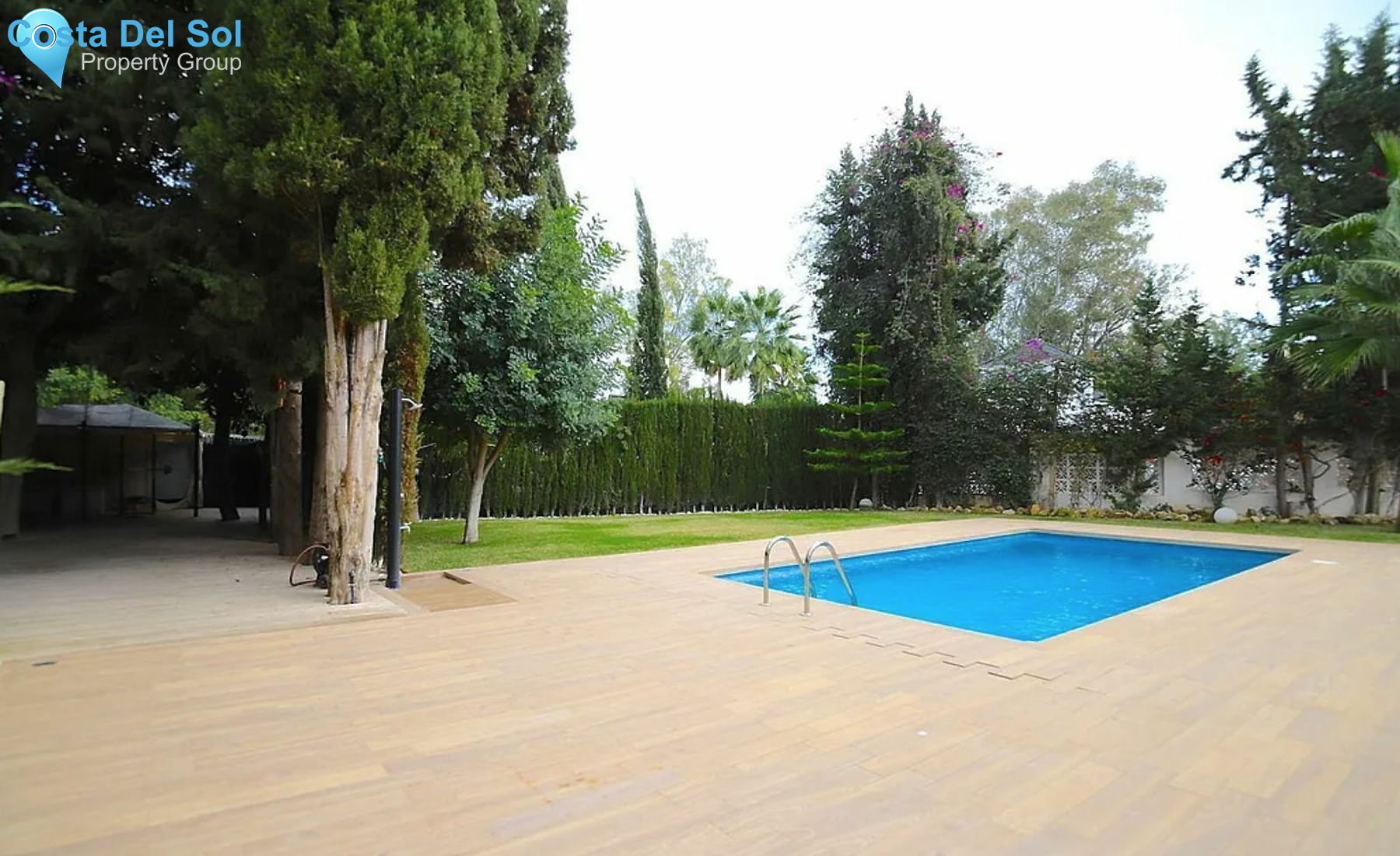 Detached Villa in Nueva Andalucía-1471001