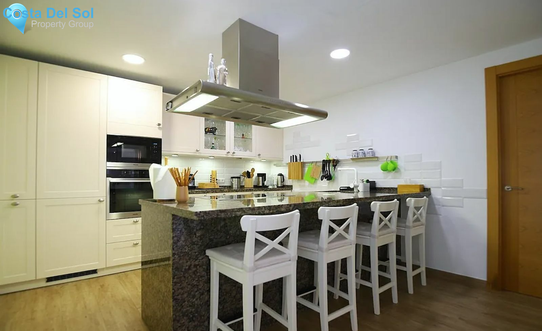 Detached Villa in Nueva Andalucía-1471002