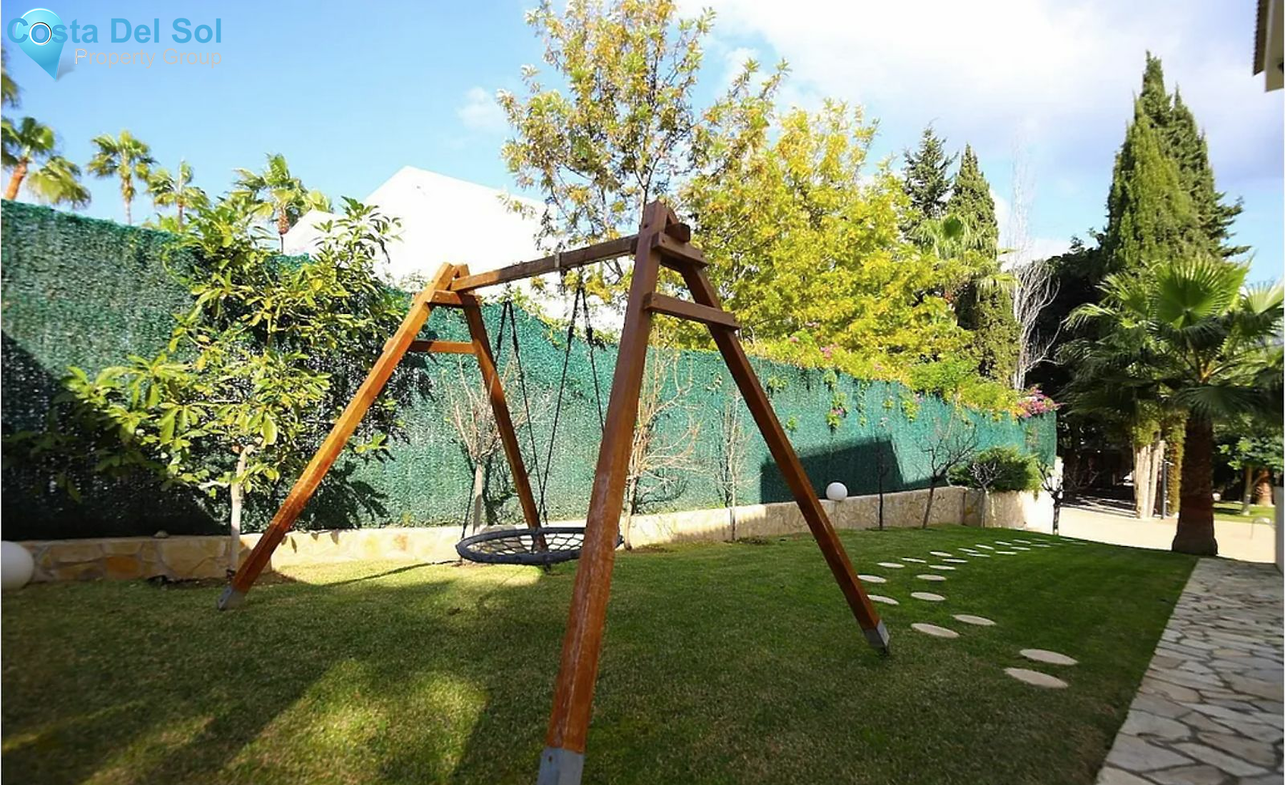 Detached Villa in Nueva Andalucía-1471007