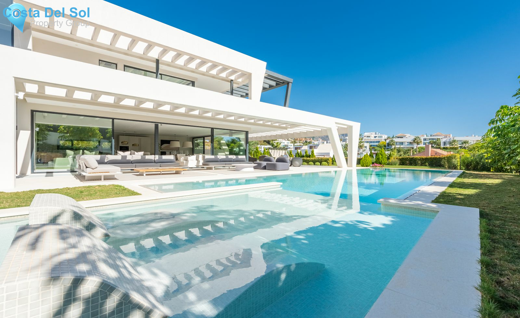 Detached Villa in Nueva Andalucía