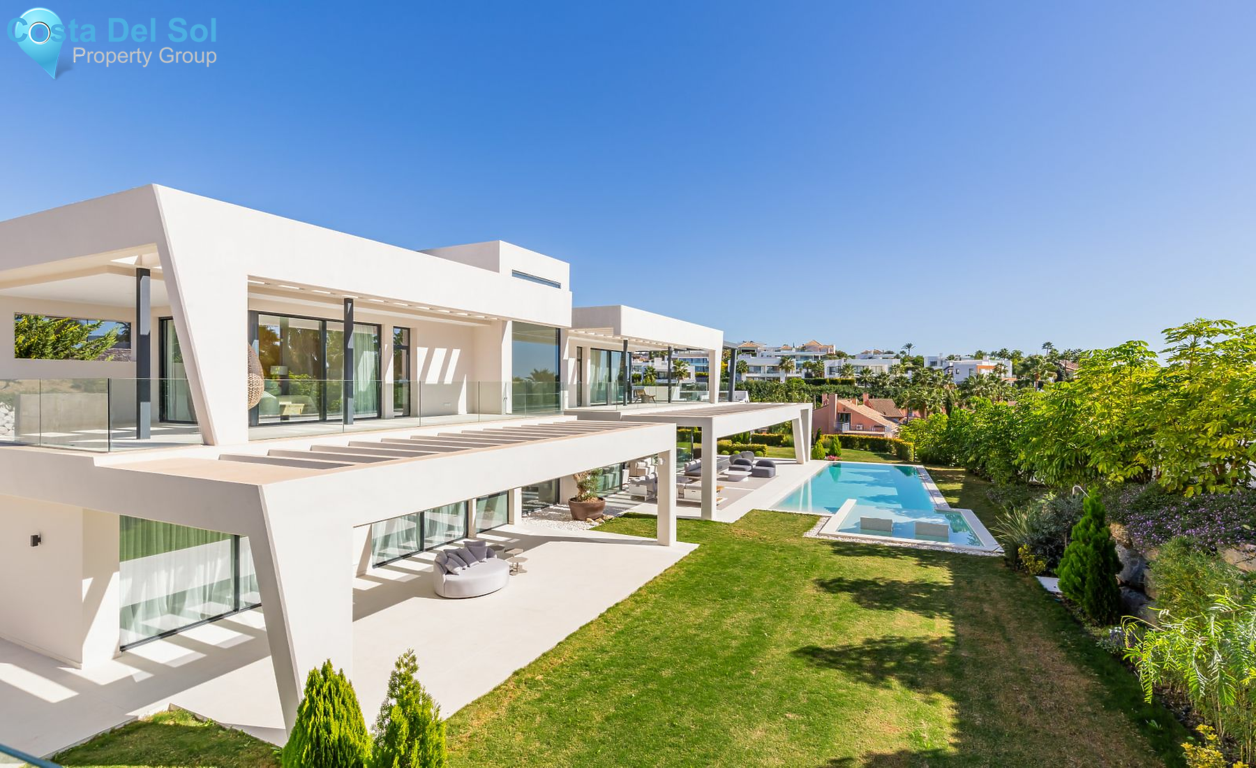 Detached Villa in Nueva Andalucía