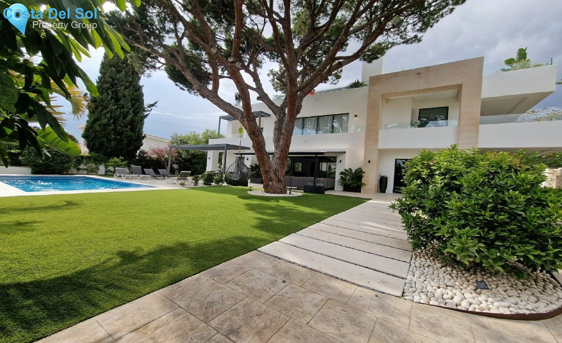 Detached Villa in The Golden Mile-1135806