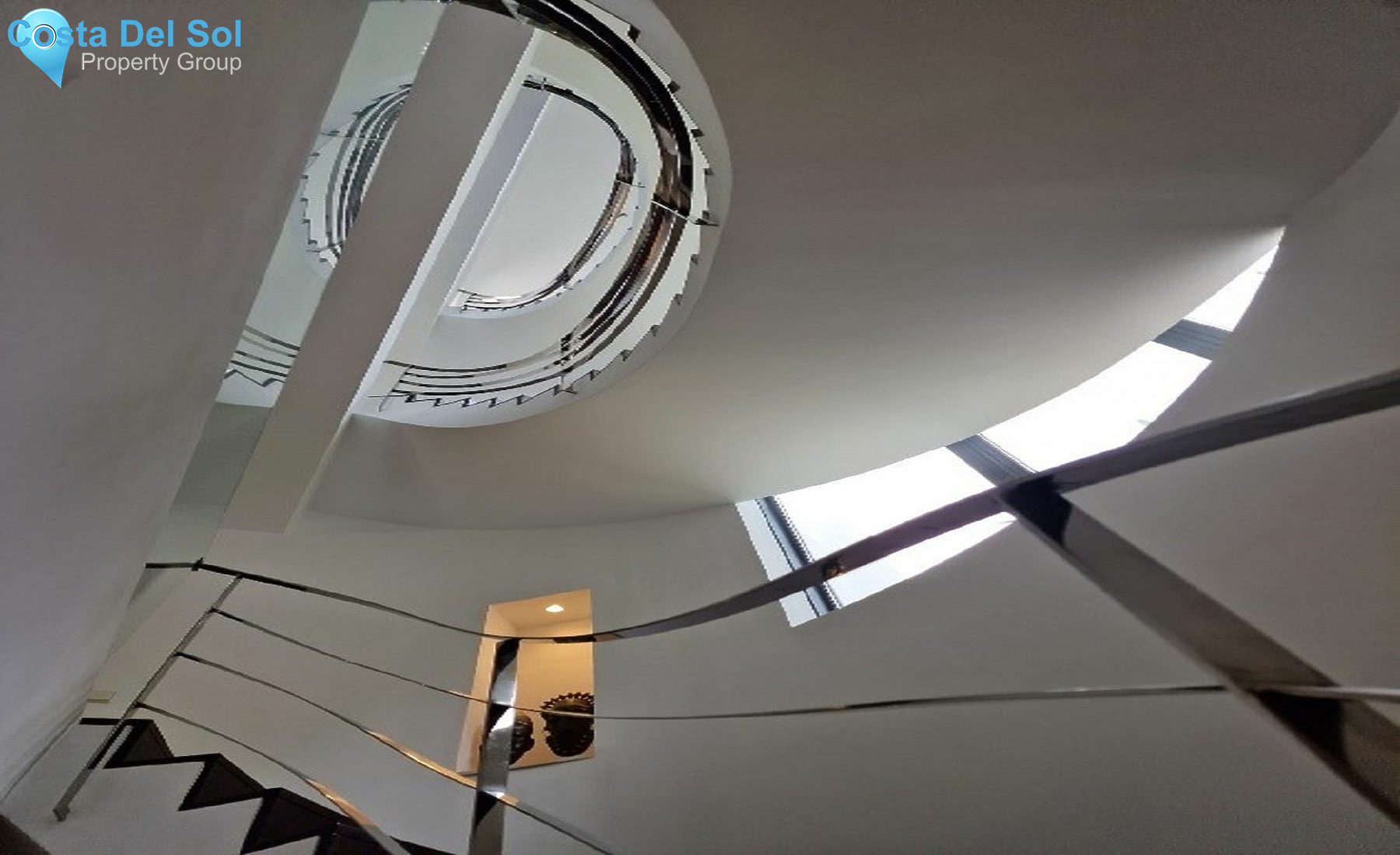 Detached Villa in The Golden Mile-1135815