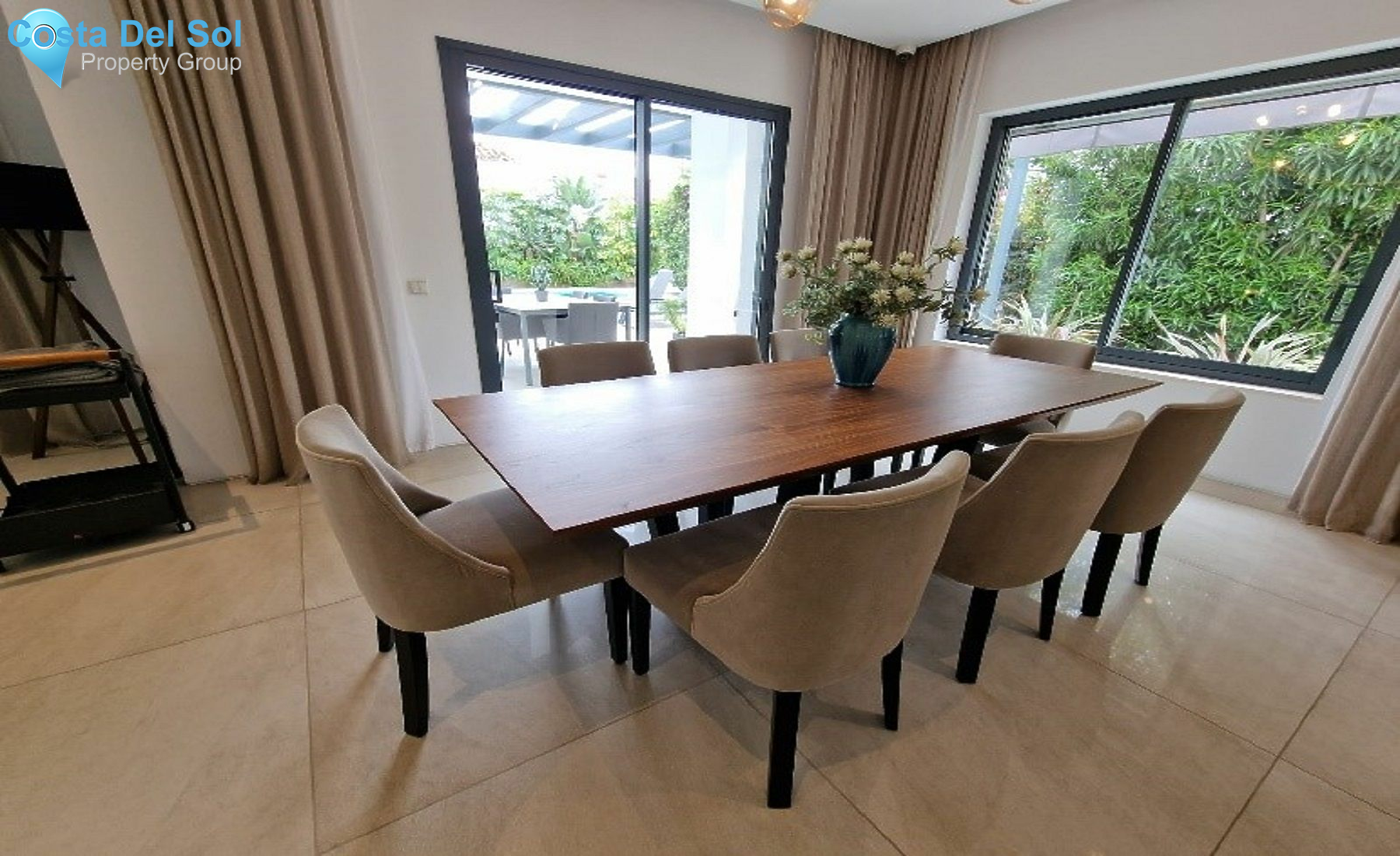 Detached Villa in The Golden Mile-1135819