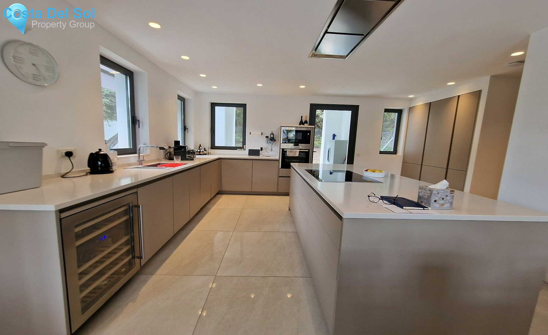 Detached Villa in The Golden Mile-1135820