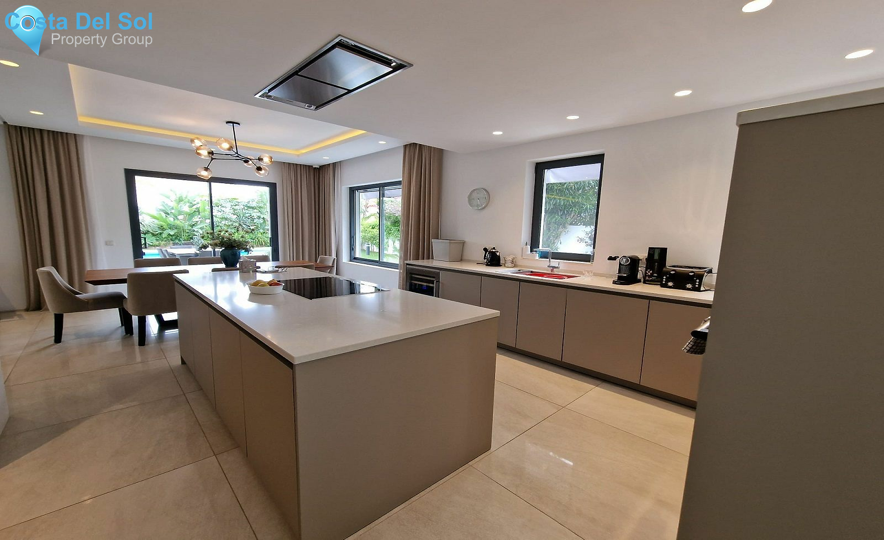 Detached Villa in The Golden Mile-1135821