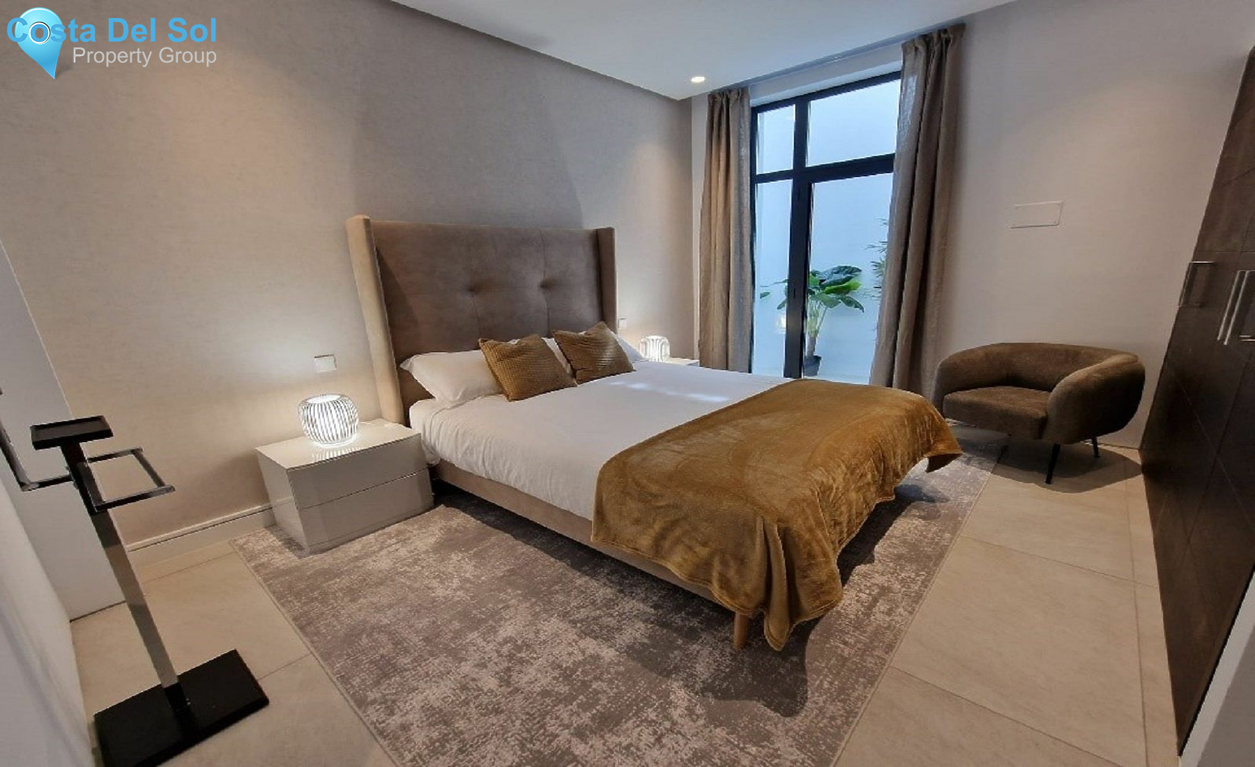 Detached Villa in The Golden Mile-1135823