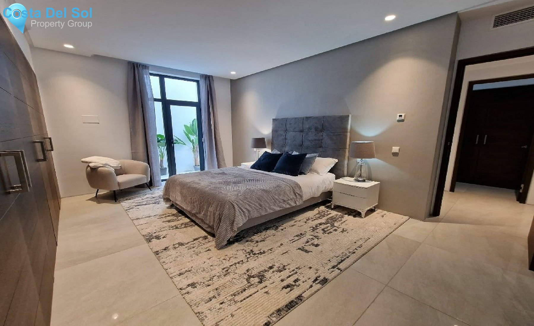 Detached Villa in The Golden Mile-1135825