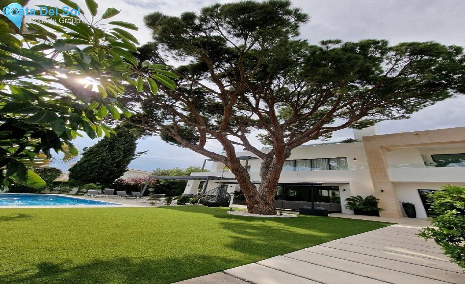 Detached Villa in The Golden Mile-1135808