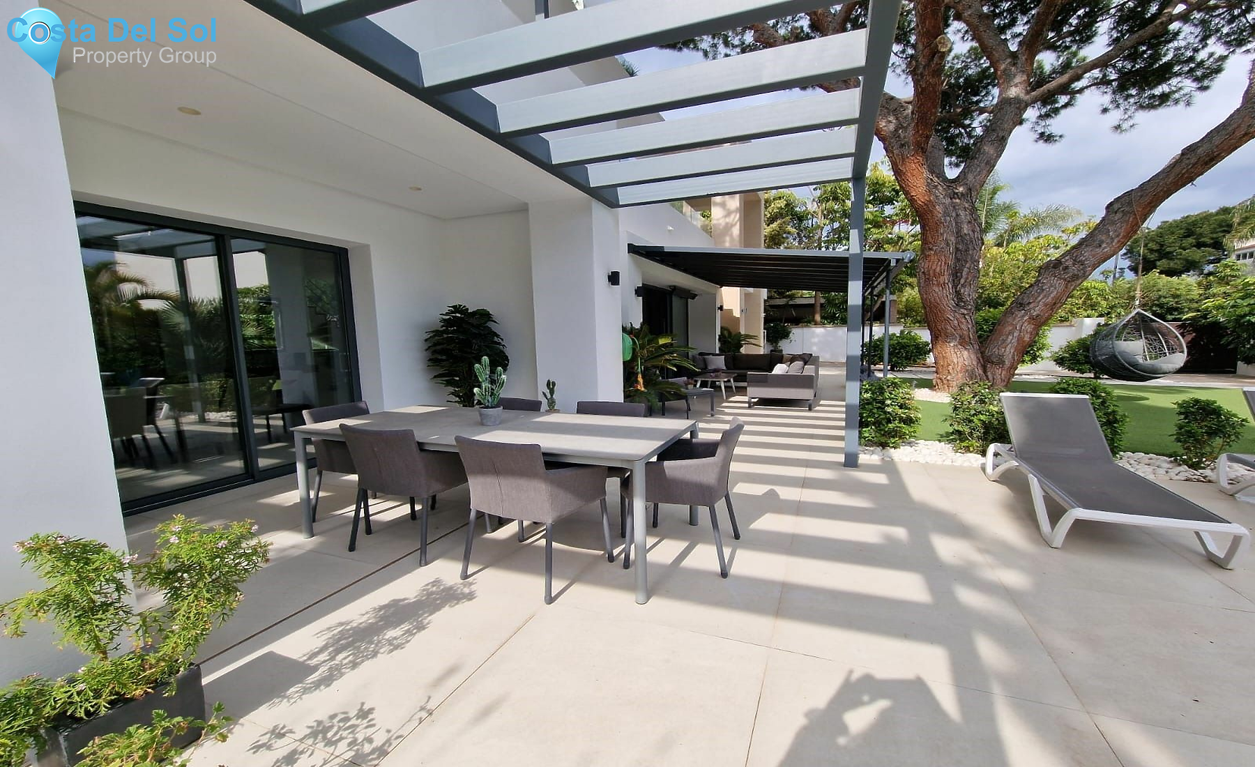 Detached Villa in The Golden Mile-1135812