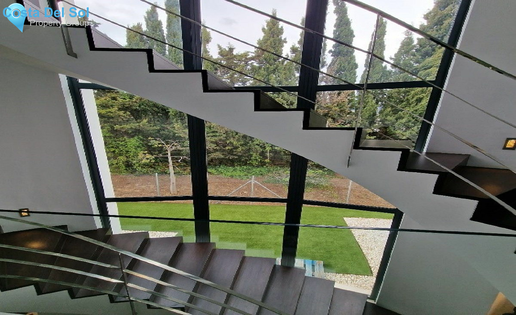 Detached Villa in The Golden Mile-1135813