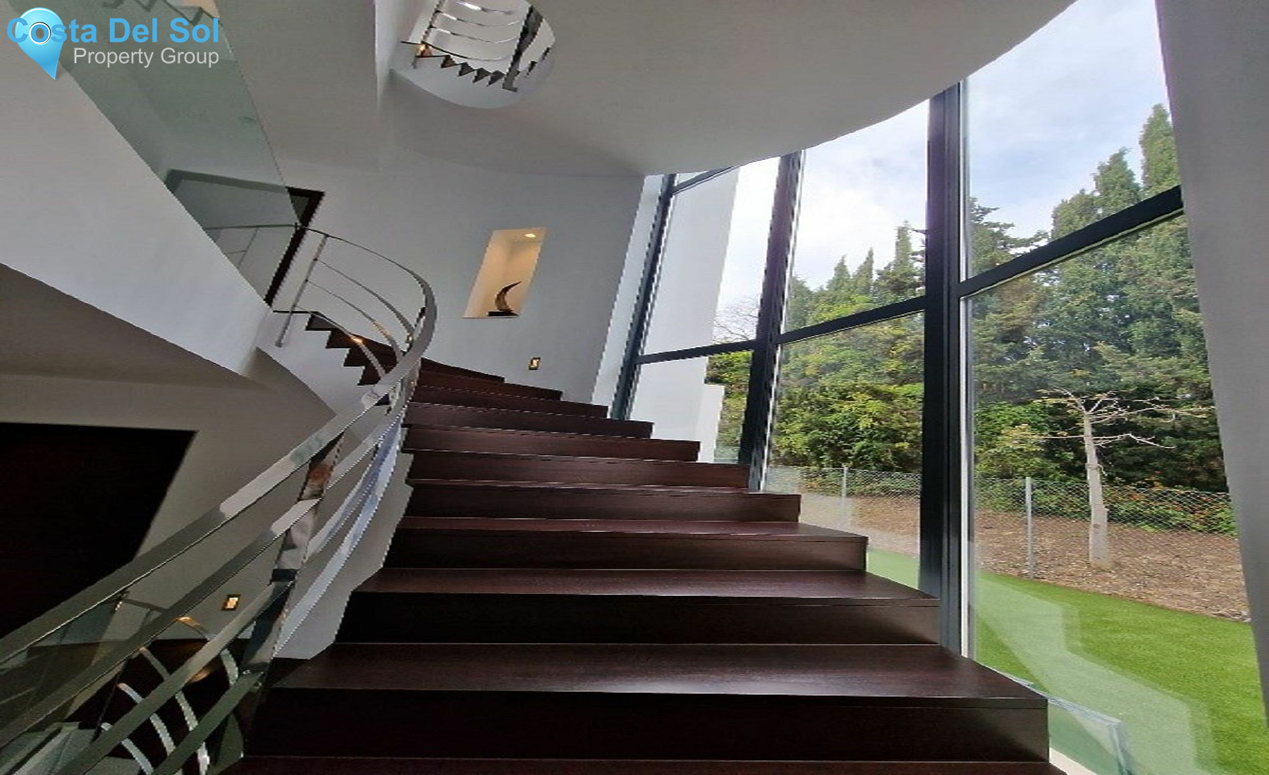 Detached Villa in The Golden Mile-1135814