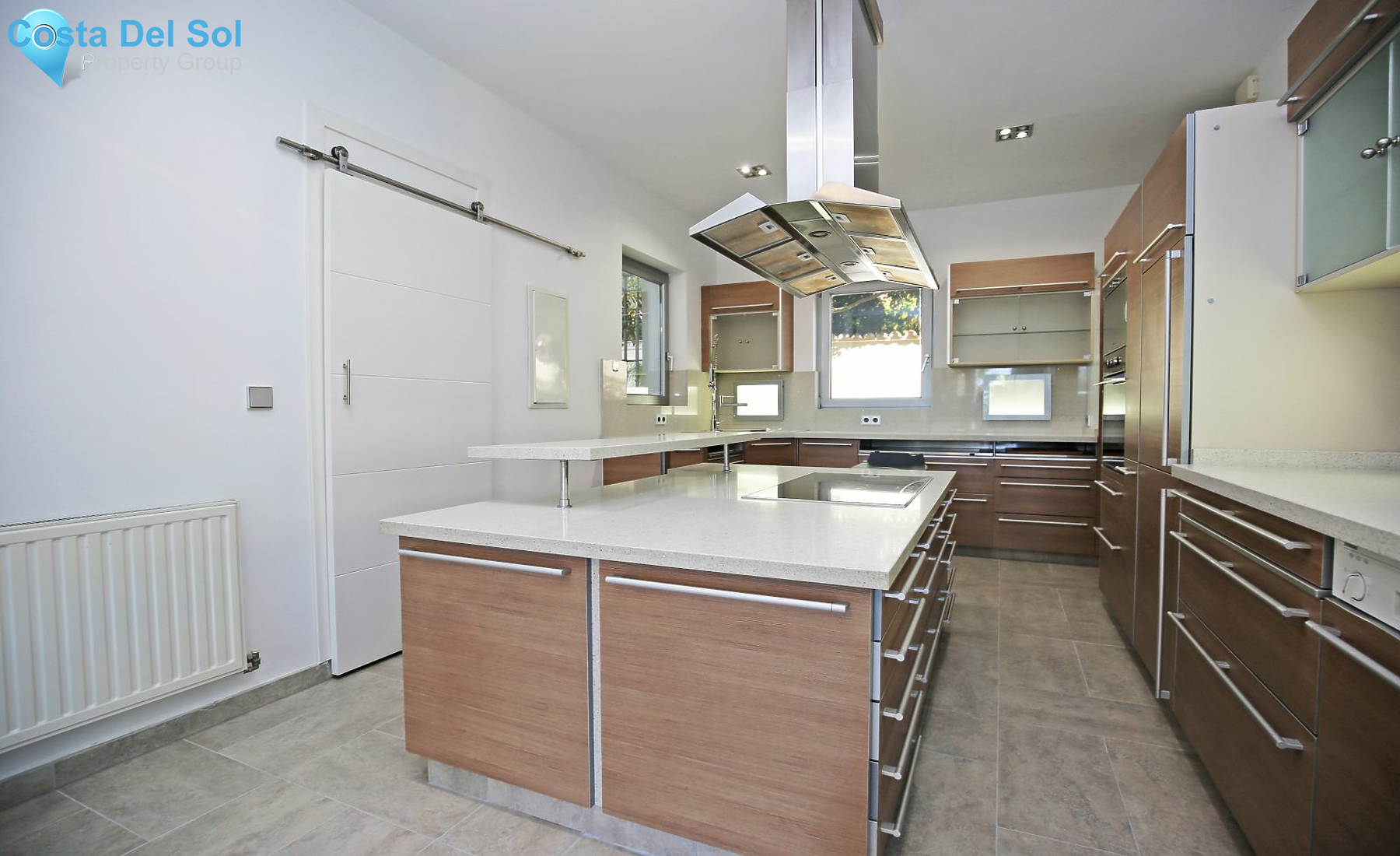 Detached Villa in The Golden Mile-1139582