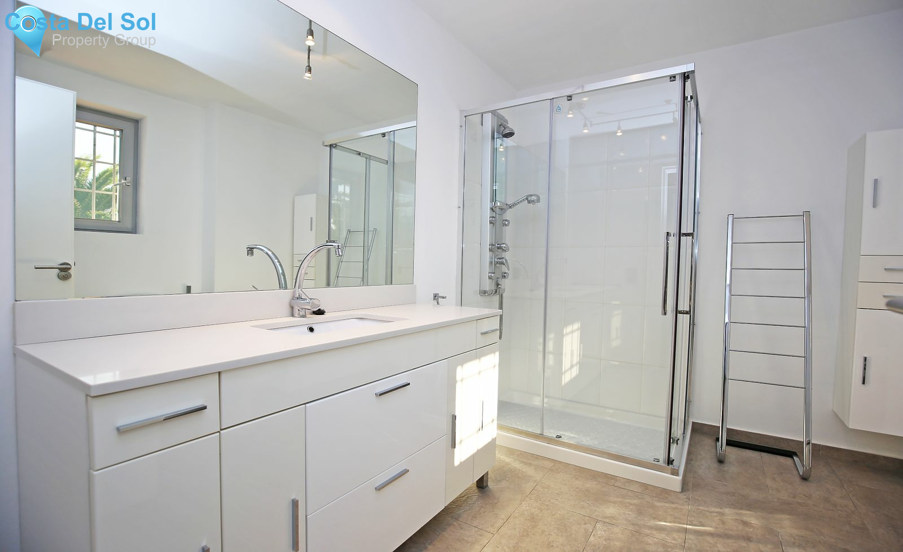 Detached Villa in The Golden Mile-1139586