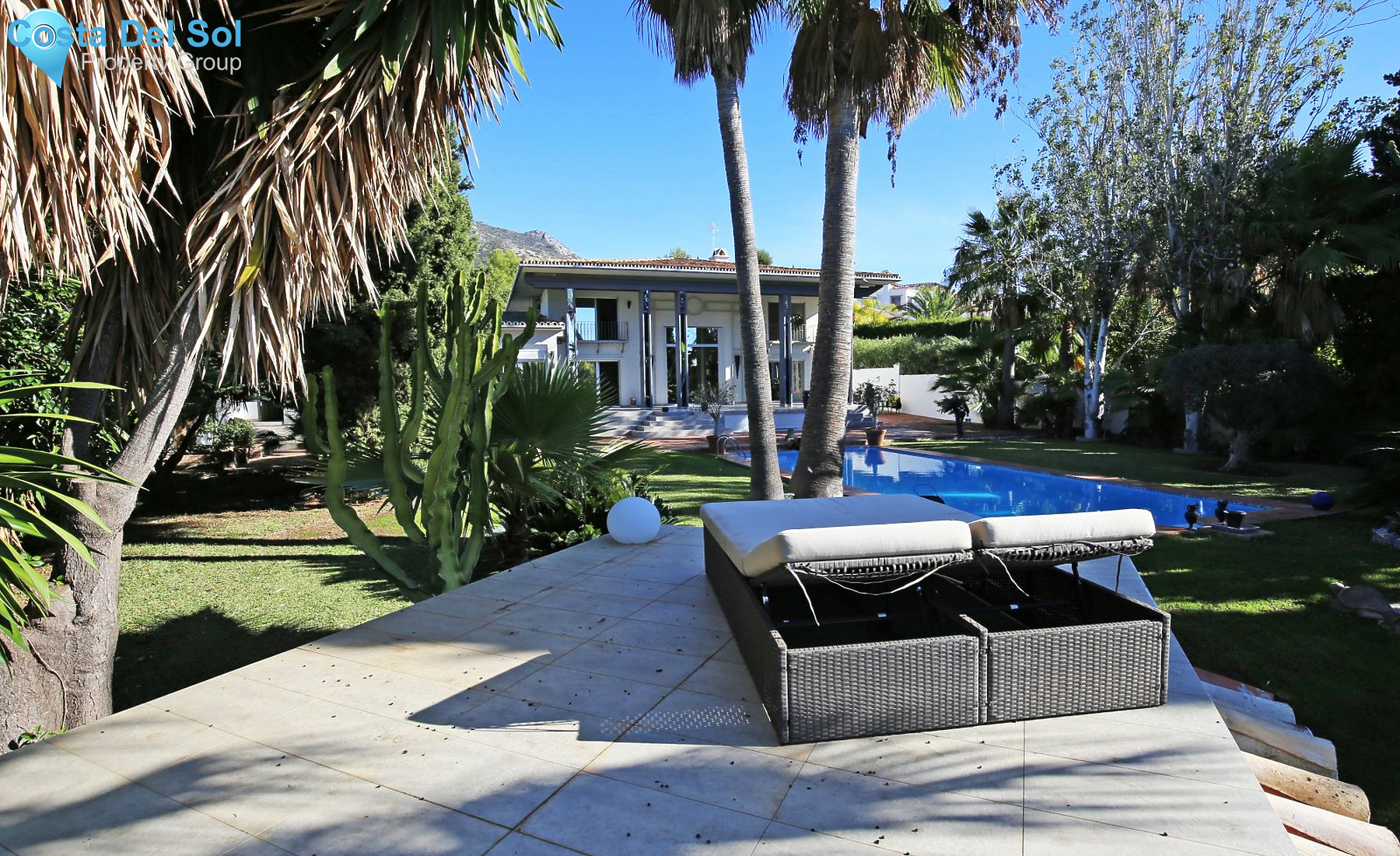 Detached Villa in The Golden Mile-1139576