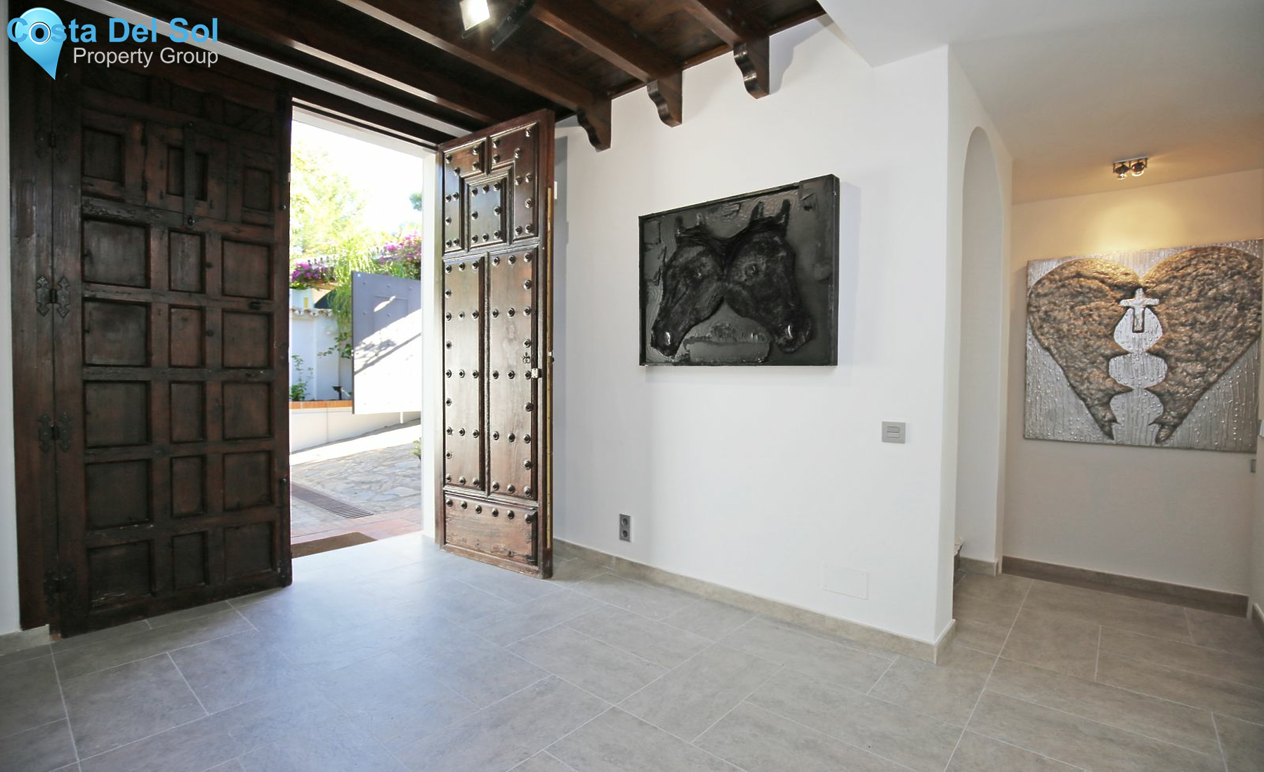 Detached Villa in The Golden Mile-1139577