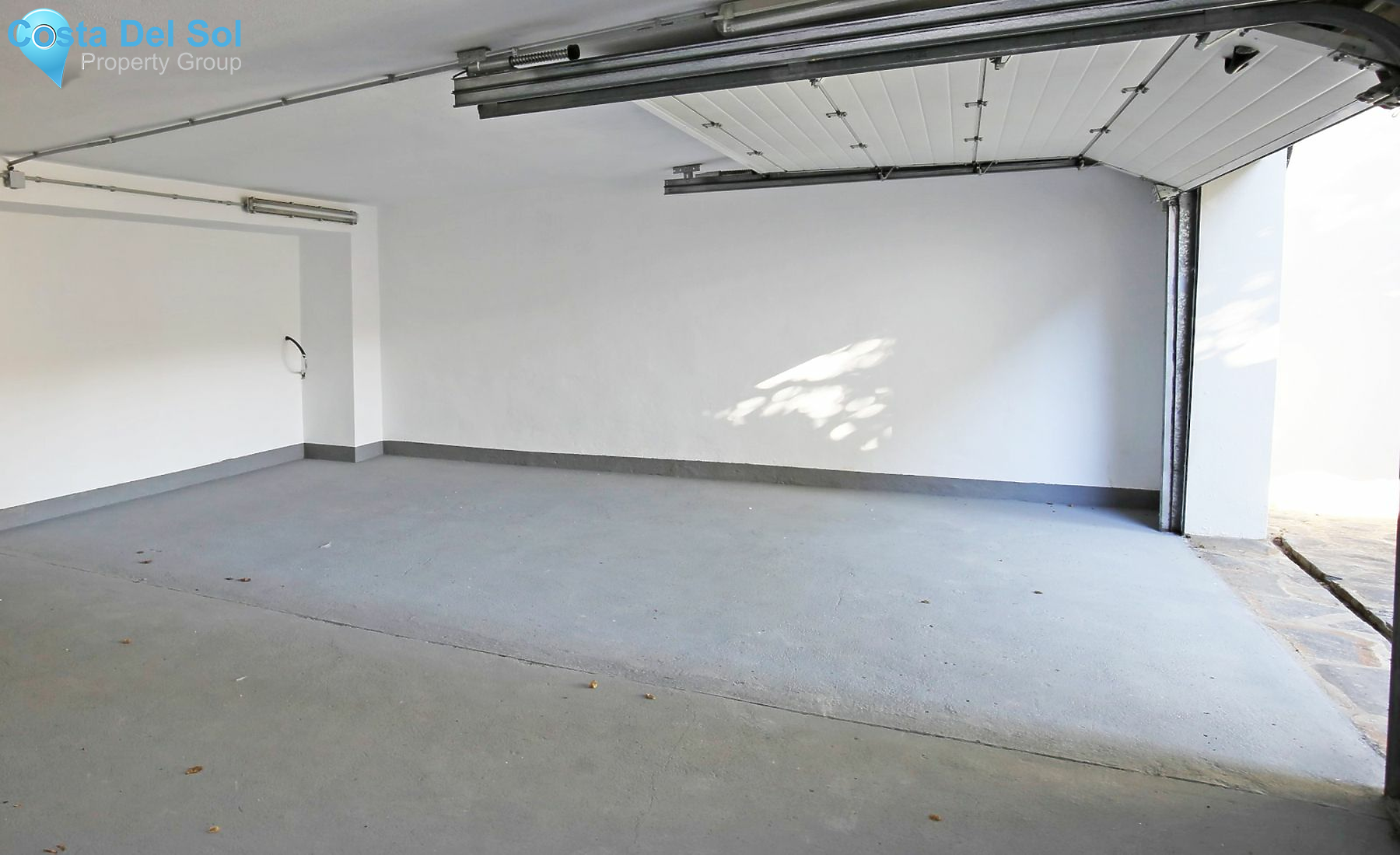 Detached Villa in The Golden Mile-1139580