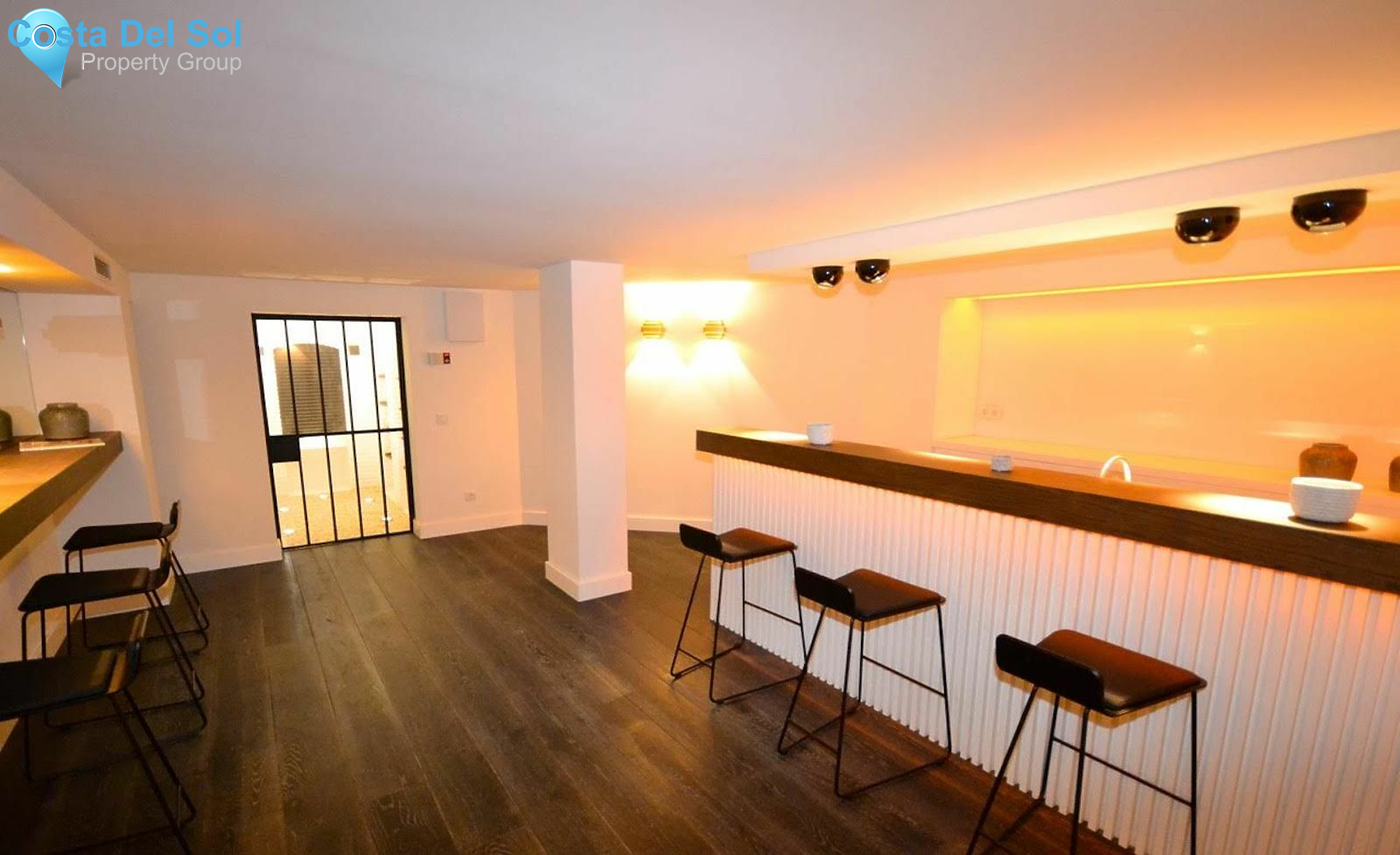 Detached Villa in The Golden Mile-1151947