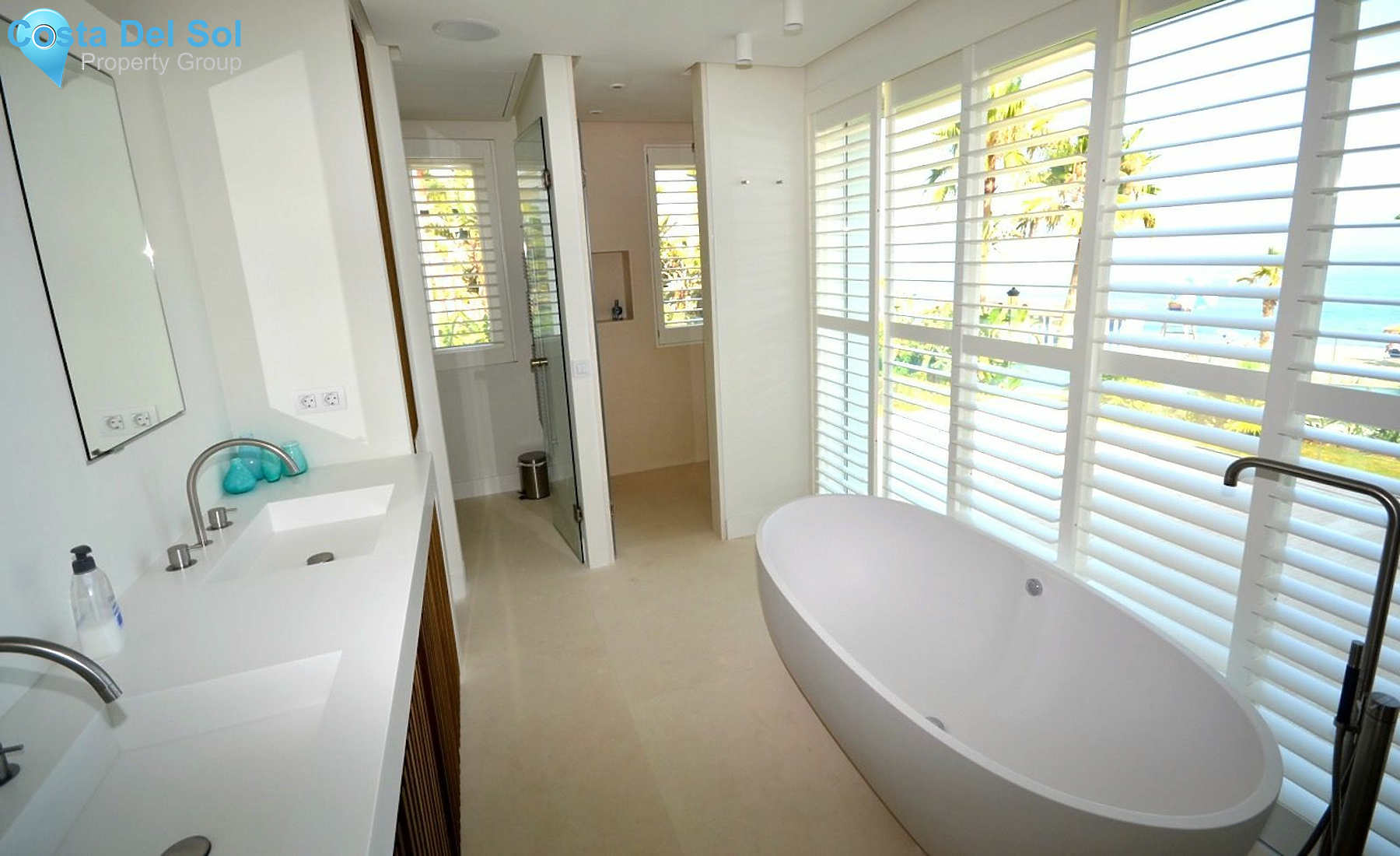 Detached Villa in The Golden Mile-1151945