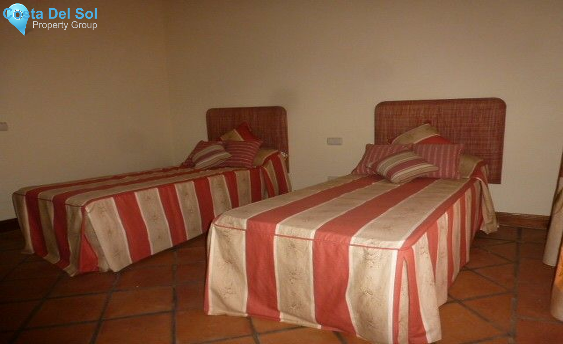 Detached Villa in The Golden Mile-1161688