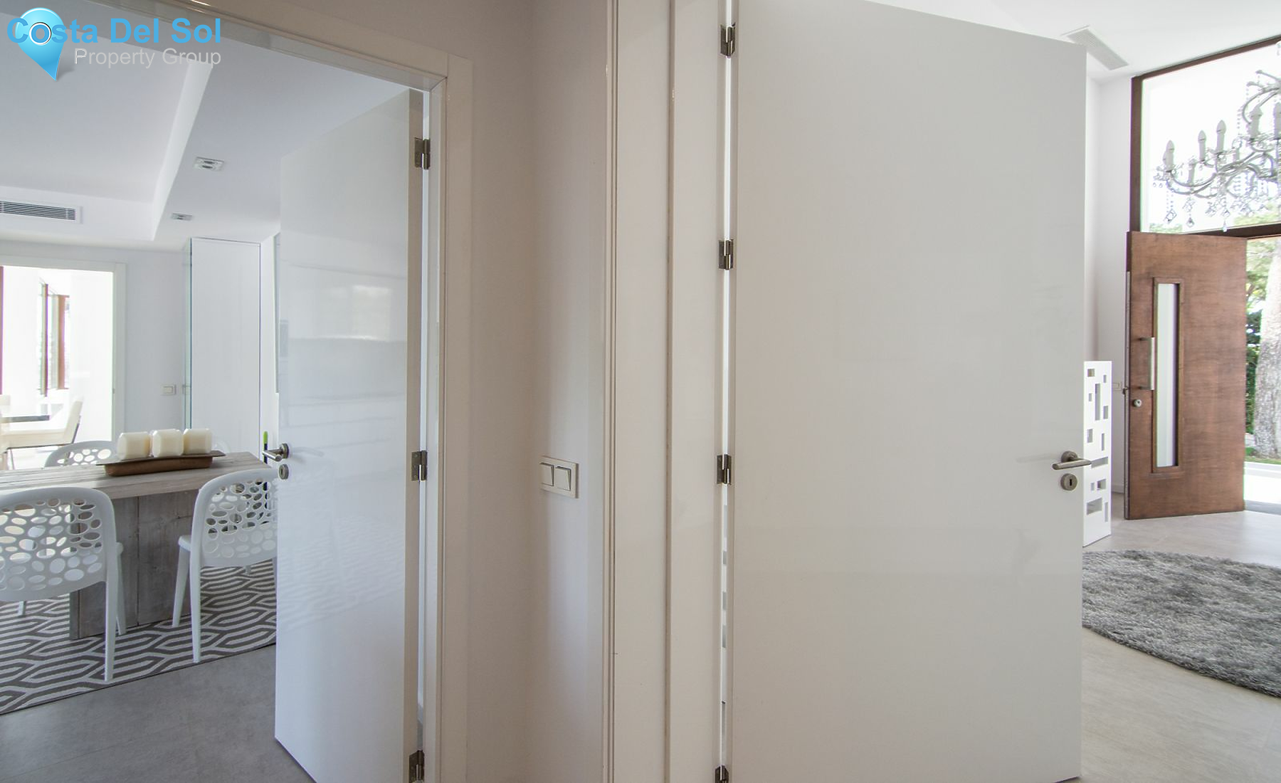 Detached Villa in The Golden Mile-1203295