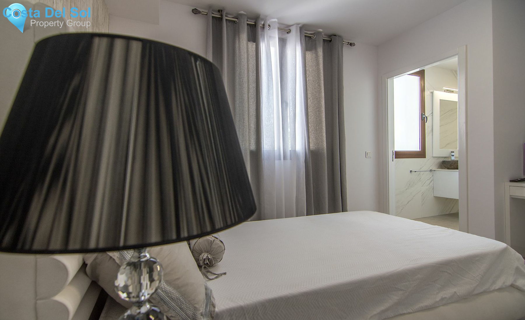 Detached Villa in The Golden Mile-1203302