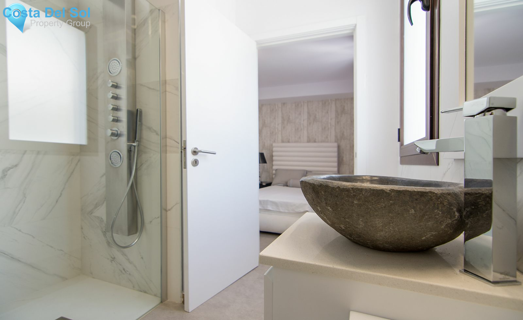 Detached Villa in The Golden Mile-1203304