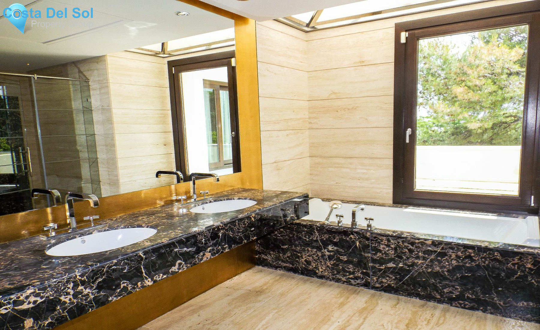 Detached Villa in The Golden Mile-1418725