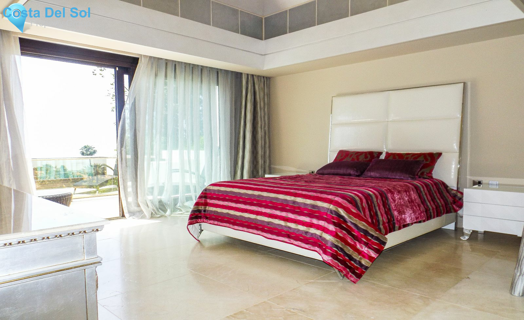 Detached Villa in The Golden Mile-1418726