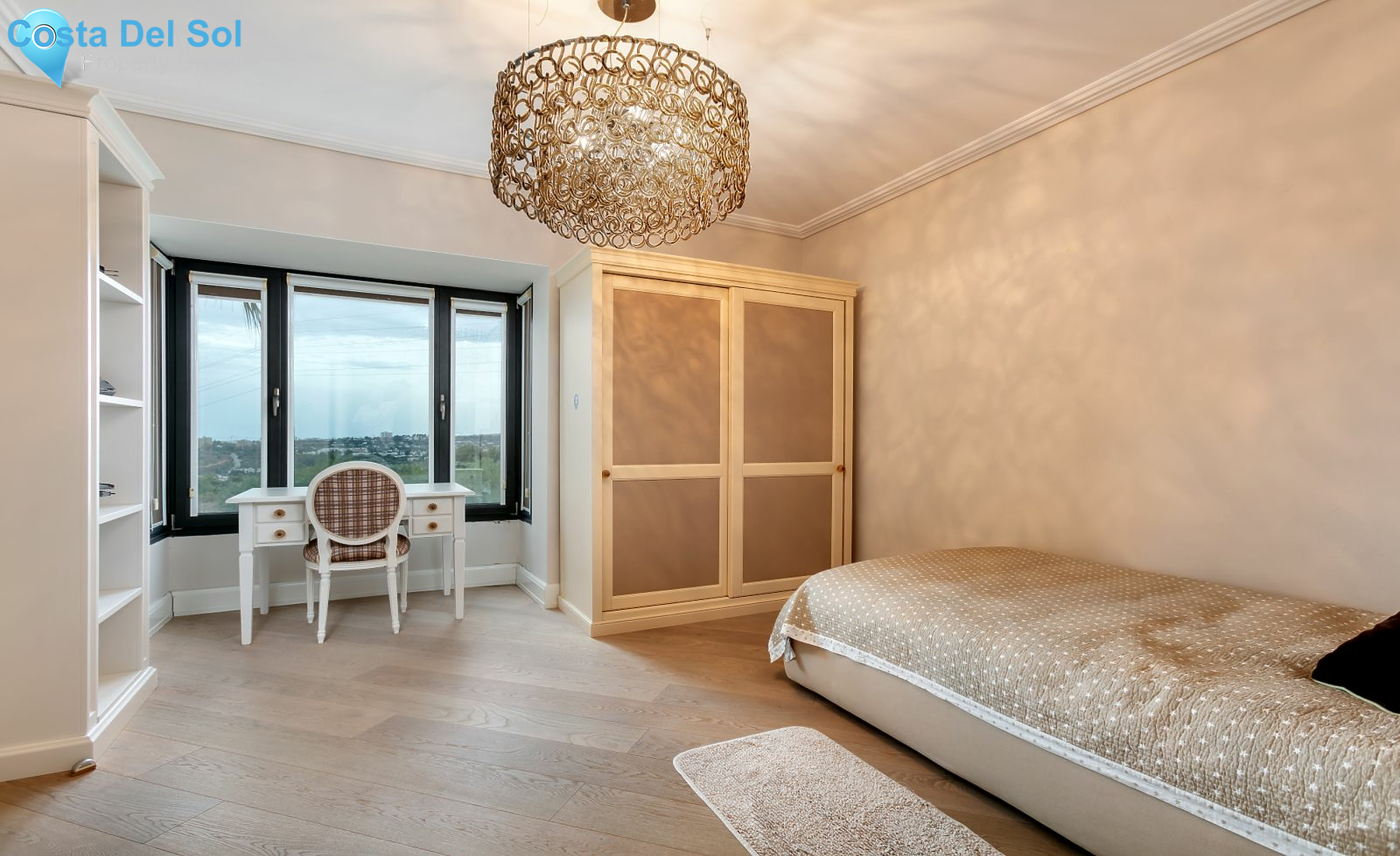 Detached Villa in The Golden Mile-1448548