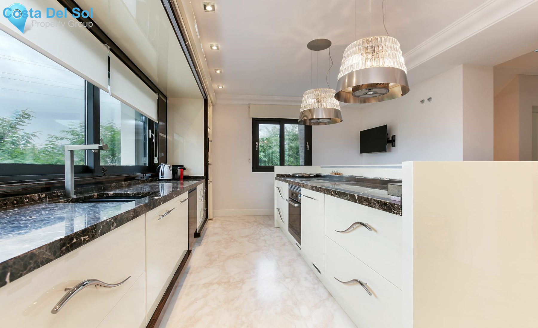 Detached Villa in The Golden Mile-1448535