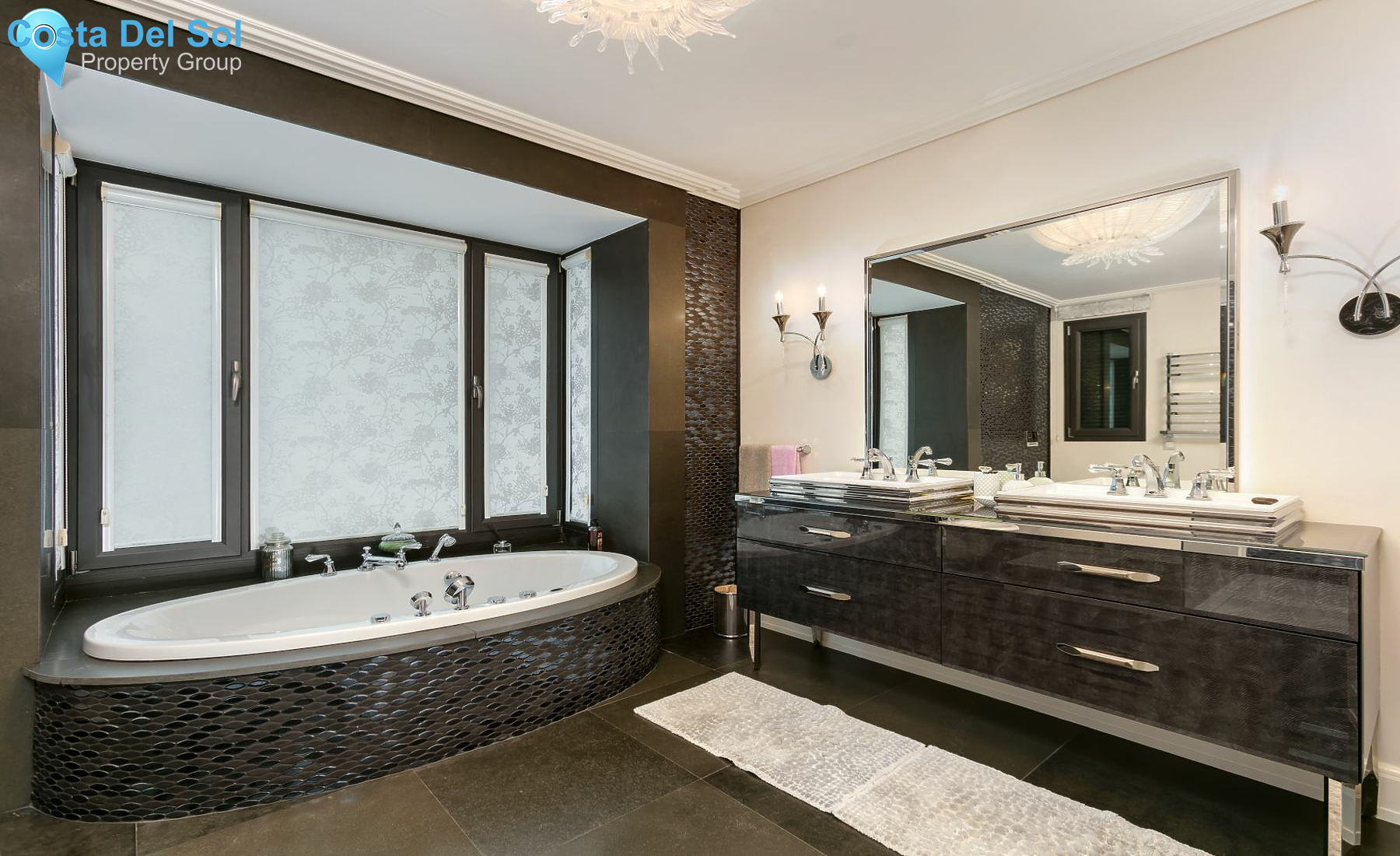 Detached Villa in The Golden Mile-1448538